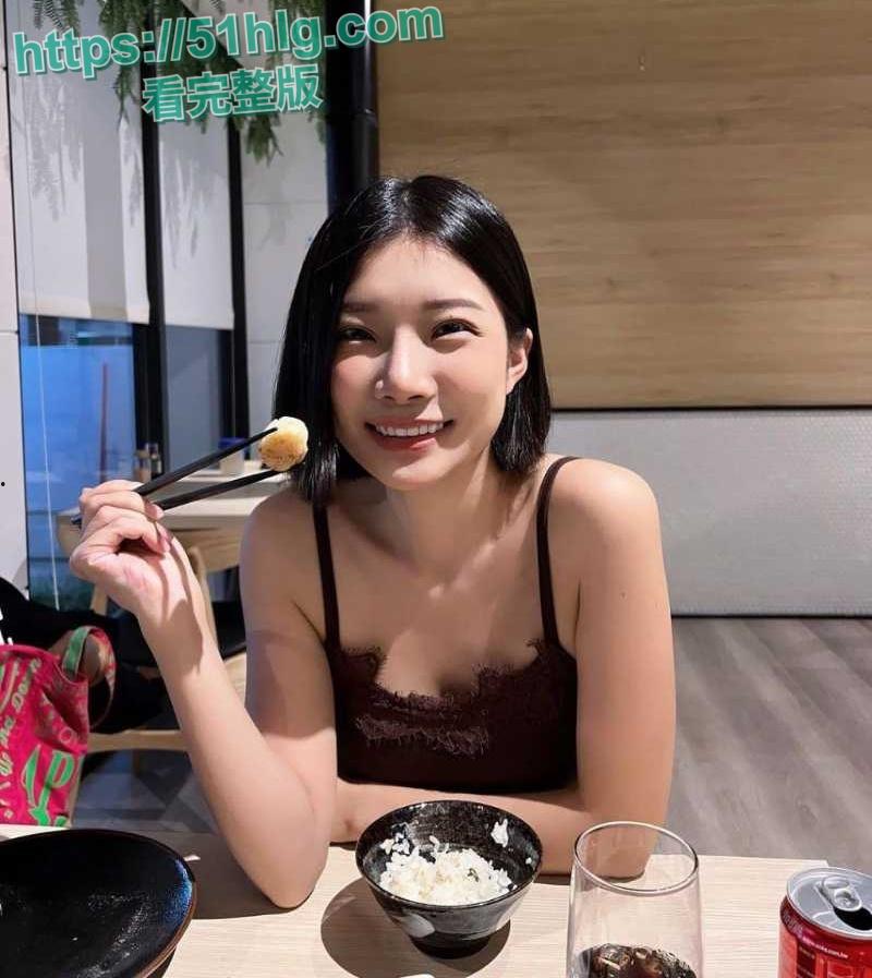 【天津】极品少妇【童杏丽】背着老公与男闺蜜旅游 白天欣赏美食美景 晚上欣赏人妻浪荡淫态 你还相信有纯友谊吗？-1
