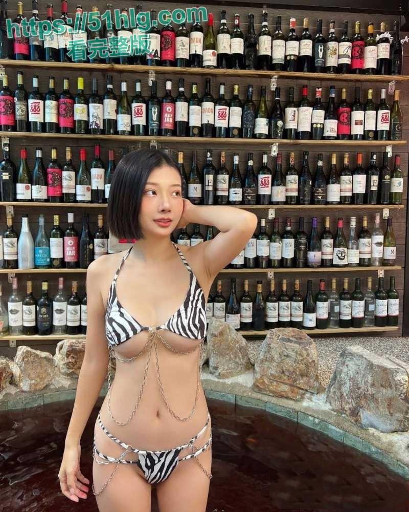 【天津】极品少妇【童杏丽】背着老公与男闺蜜旅游 白天欣赏美食美景 晚上欣赏人妻浪荡淫态 你还相信有纯友谊吗？-3