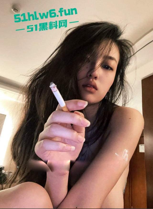 抖音网红【Aying】和男友爱爱视频流出，激情骑乘后入爆操，全程露脸呻吟不断。-8