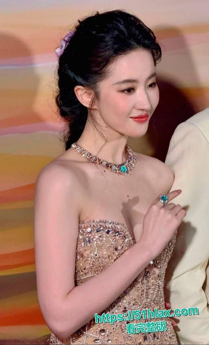 刘亦菲 与韩国人的不解情缘 为艺术全裸献身逼毛清晰奶头硬挺-7