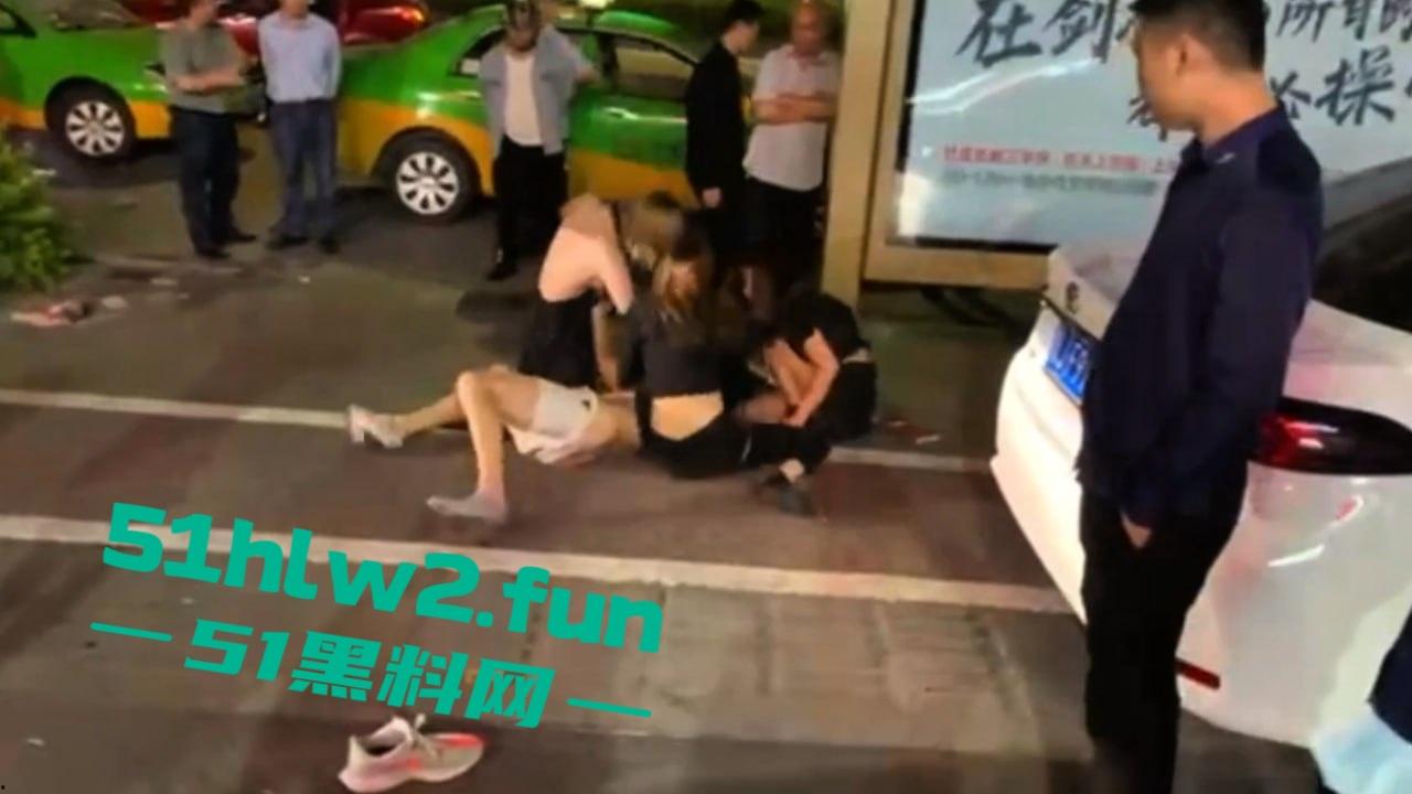 广东醉酒男子喝多，叫来三个妹子嫖娼，结果就操了一个，还是只插几下当场秒射，事后不给钱给妹子围殴！-6