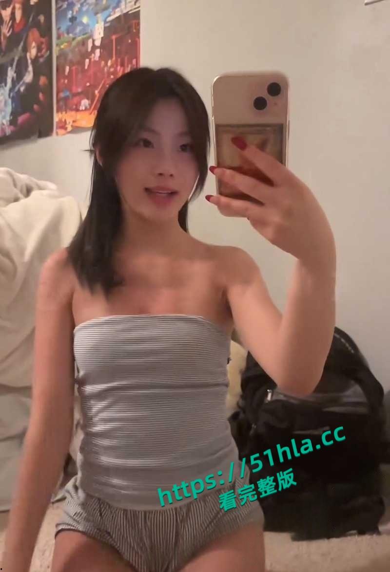 嫩妹福利姬【soph96719】六月最新福利，脸穴同框玩假屌自慰骑乘后入，劈腿揉穴能欲能甜的淫骚小母狗！-2