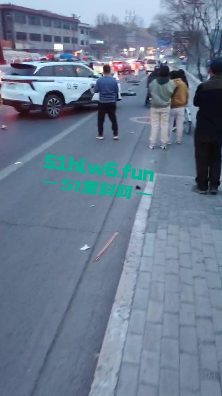 北京市房山区车祸事件，琉璃河大桥发生事故大卡车司机发疯，冲进车流撞死5名中学生。-4