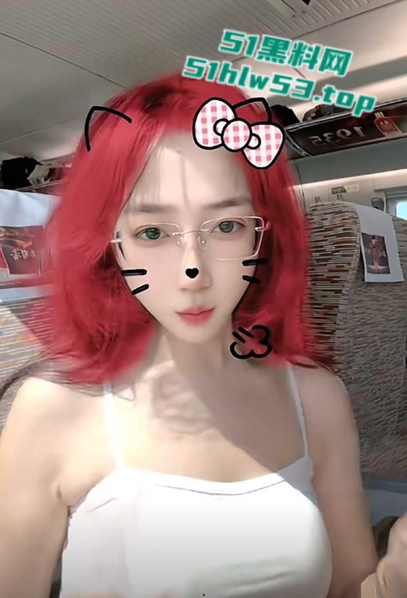 抖音27W粉丝网红【温柔馨馨】约炮视频流出，直播时故意走光拍自慰福利视频，十个眼镜妹九个骚名不虚传！-6