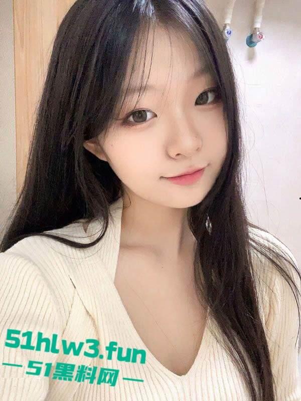 完美身材嫩妹【苏子凡】巨乳长腿反差学生妹,奶油般白皙的肌肤大奶翘臀性感诱人,约啪视频流出。-5