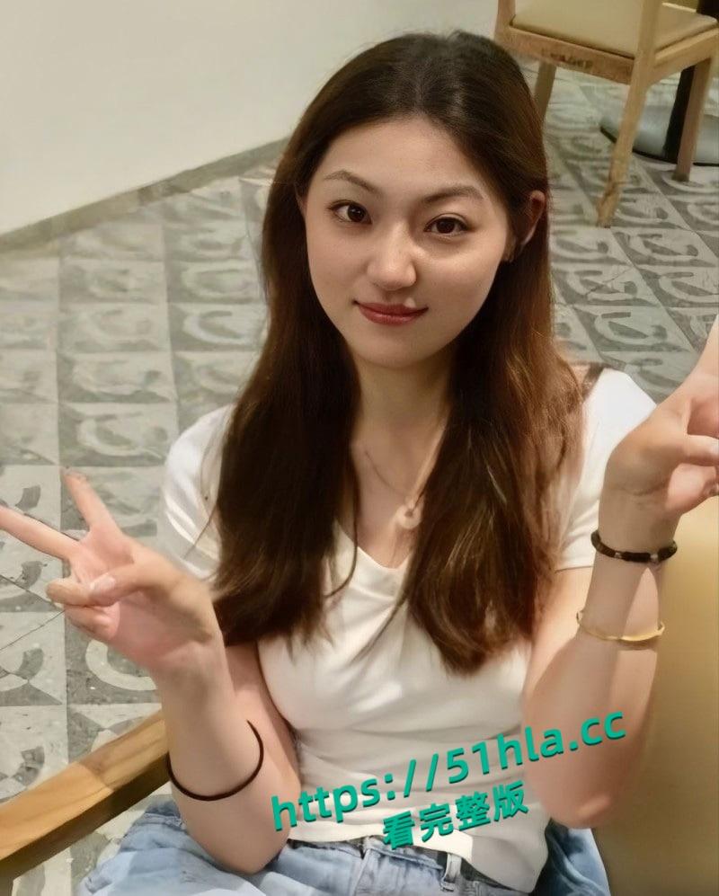 陕西西安美术学院【郑玉玲】为实现财富自由，誓要下海做网黄与男友苦练床技被曝光私拍！-1