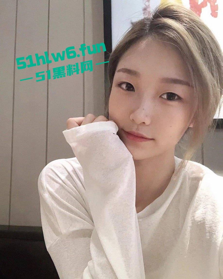 清纯颜值白富美【张欣玥】表面富家千金,背地里骚母狗一条给主人深喉吃屌淫靡喘息,大量不雅视图流出。-13