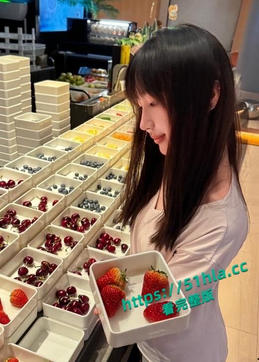 独家爆料,湖南省永州小学老师【李畅】裸聊视频,深夜寂寞难耐抖音主动勾引瓜友裸聊被曝光!-4