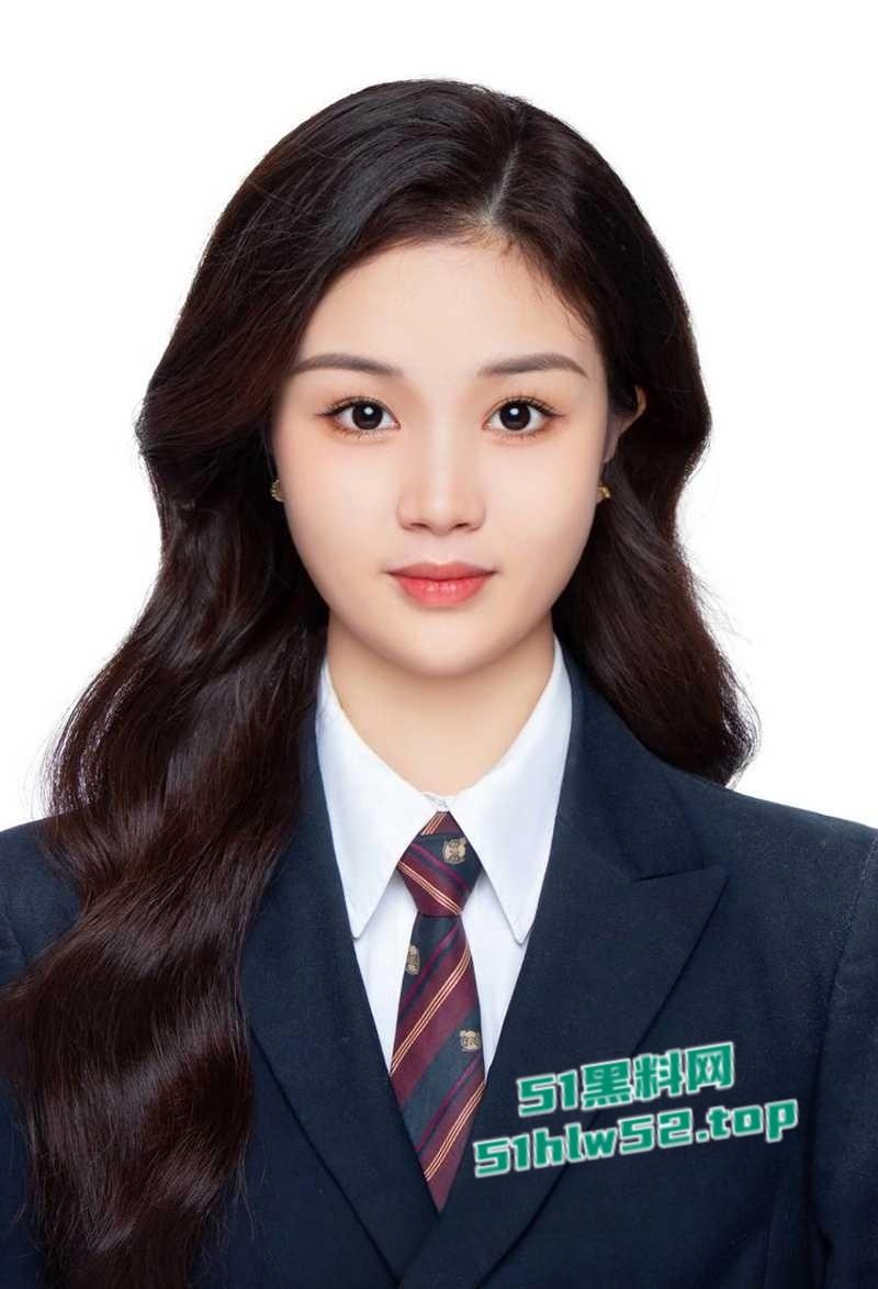 北京城市学院少女【王晗】性爱视频泄露，高颜值学生妹露脸口交，骑乘撸管还被颜射！-1