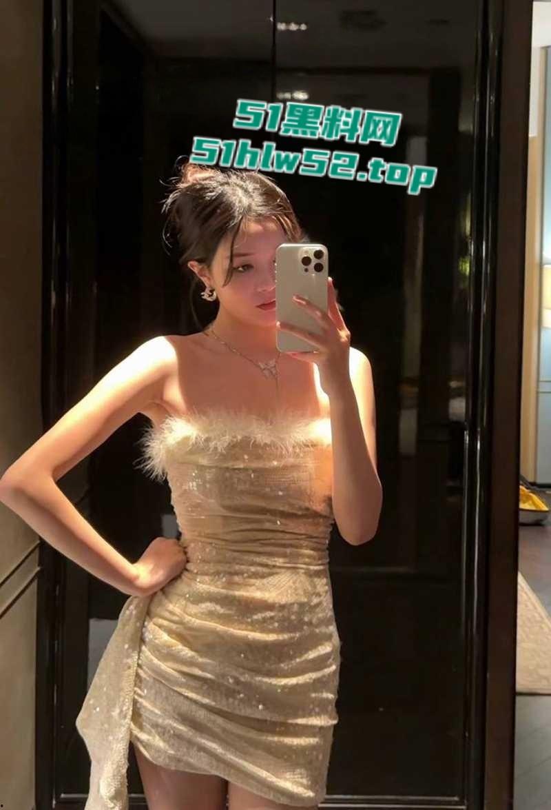 北京城市学院少女【王晗】性爱视频泄露，高颜值学生妹露脸口交，骑乘撸管还被颜射！-3