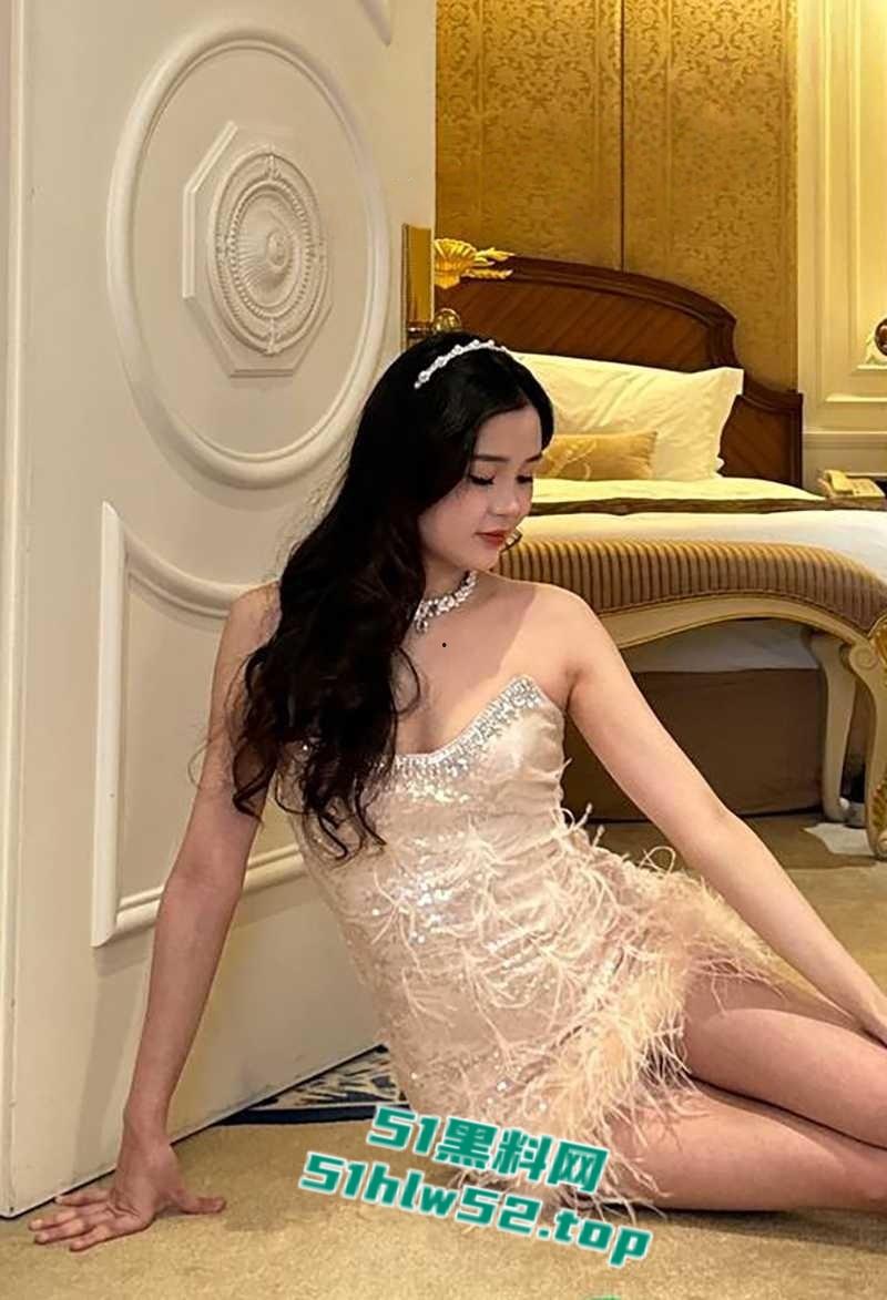 北京城市学院少女【王晗】性爱视频泄露，高颜值学生妹露脸口交，骑乘撸管还被颜射！-5