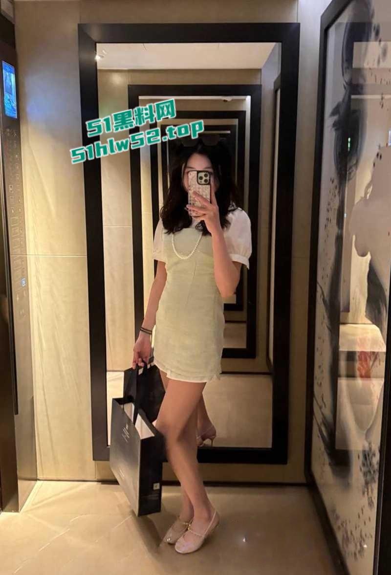 北京城市学院少女【王晗】性爱视频泄露，高颜值学生妹露脸口交，骑乘撸管还被颜射！-7