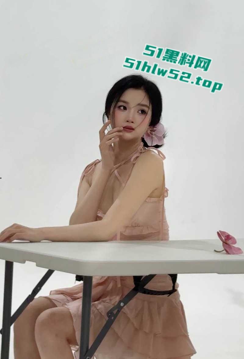 北京城市学院少女【王晗】性爱视频泄露，高颜值学生妹露脸口交，骑乘撸管还被颜射！-8