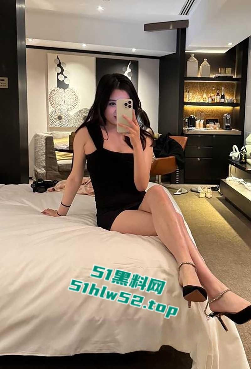 北京城市学院少女【王晗】性爱视频泄露，高颜值学生妹露脸口交，骑乘撸管还被颜射！-9