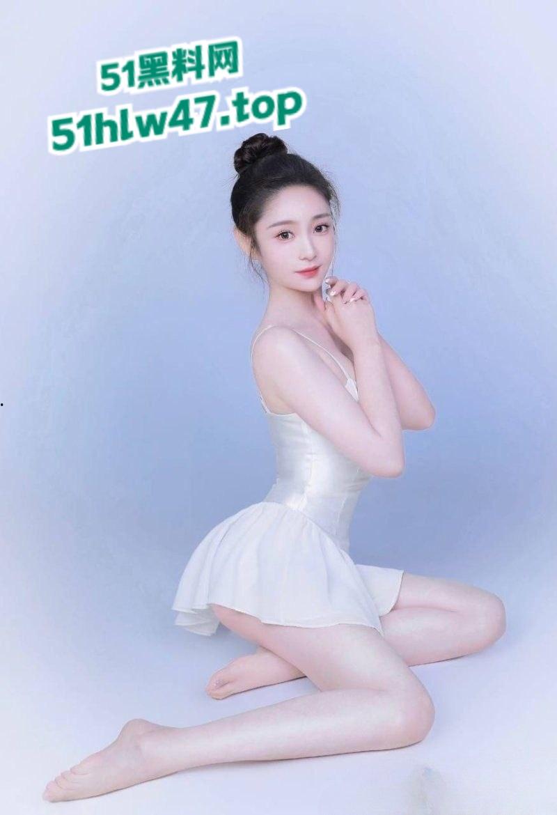 四川大学锦江学院，舞蹈系的校花【罗钰爽】完美身材人间尤物，一字马展示完美酮体。-6