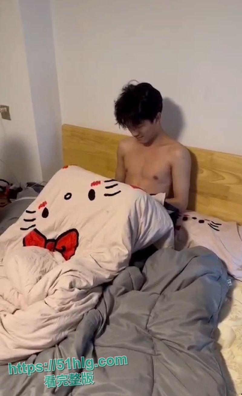 广东小仙女在线直播抓奸 家里被偷业主群求助 邻居们化身正义使者围观助阵 场面火爆十足-3