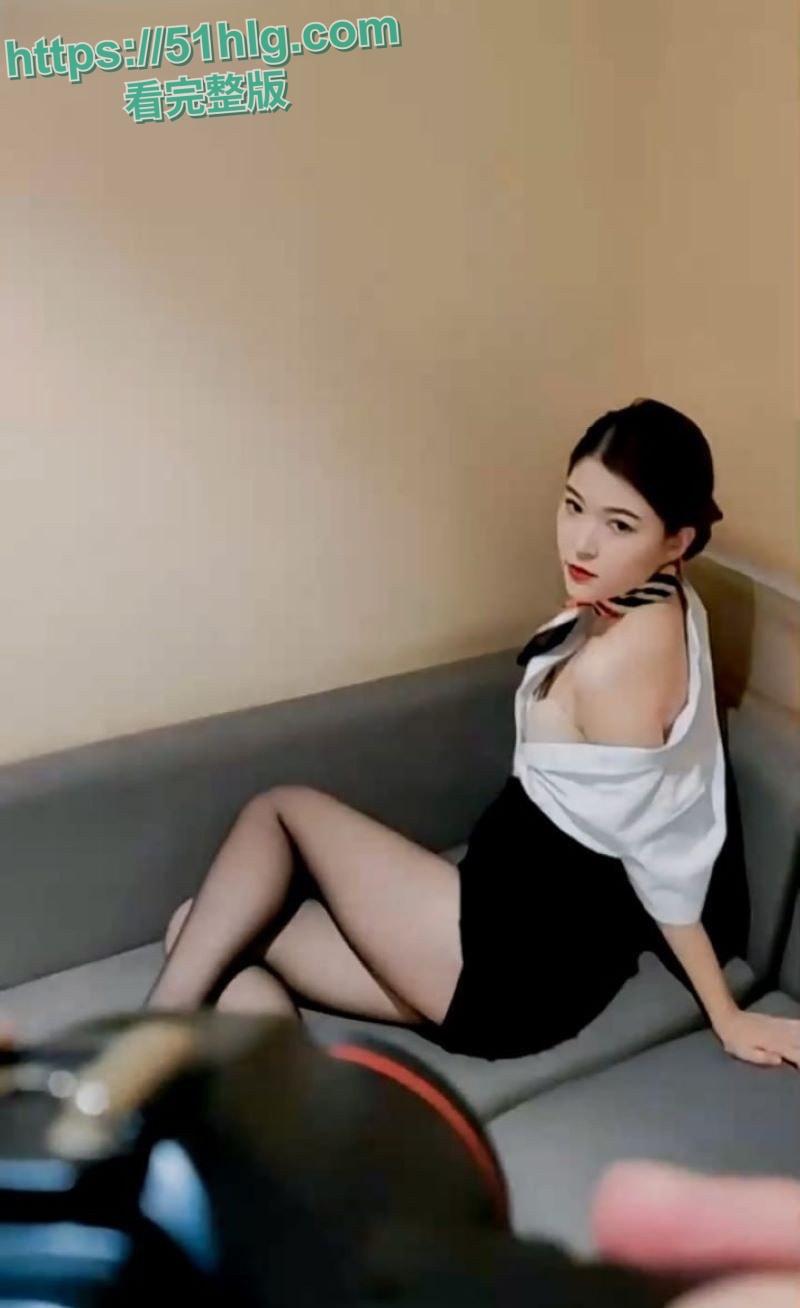 航空学院白虎学妹勤工俭学当裸模！肉欲横流，露出淫荡本性，摄影师拍摄现场的秘密福利-2