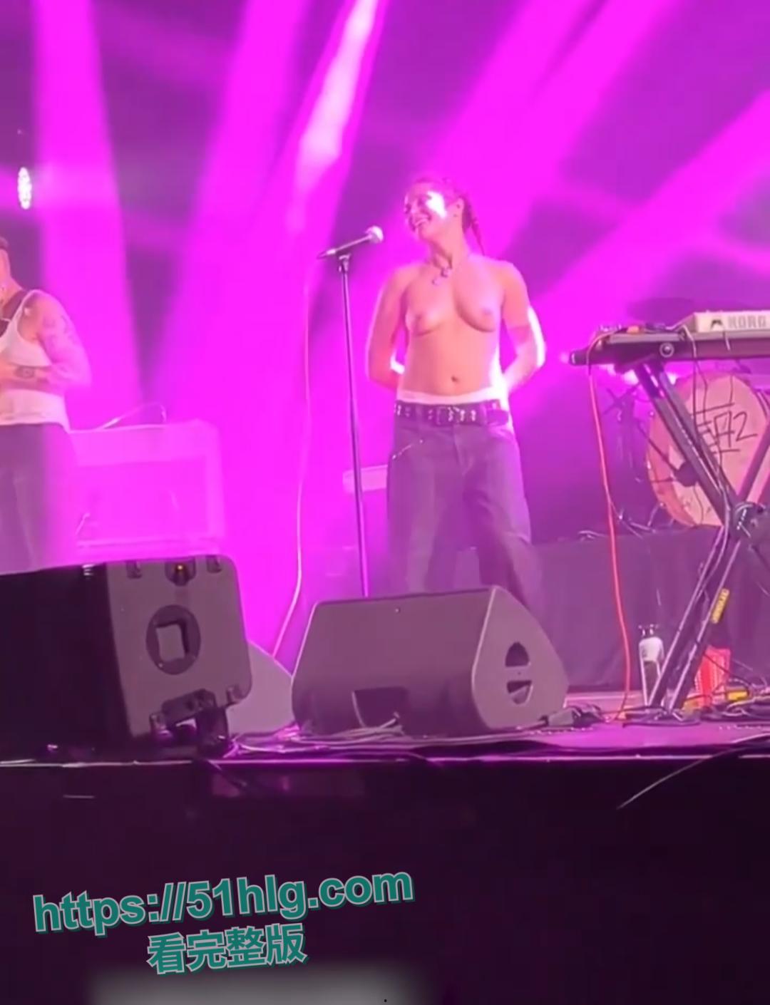 震撼!【法国】摇滚女神【蕾贝嘉】音乐节上遭遇猥琐男骚扰,竟用性感双乳魅力征服全场-3