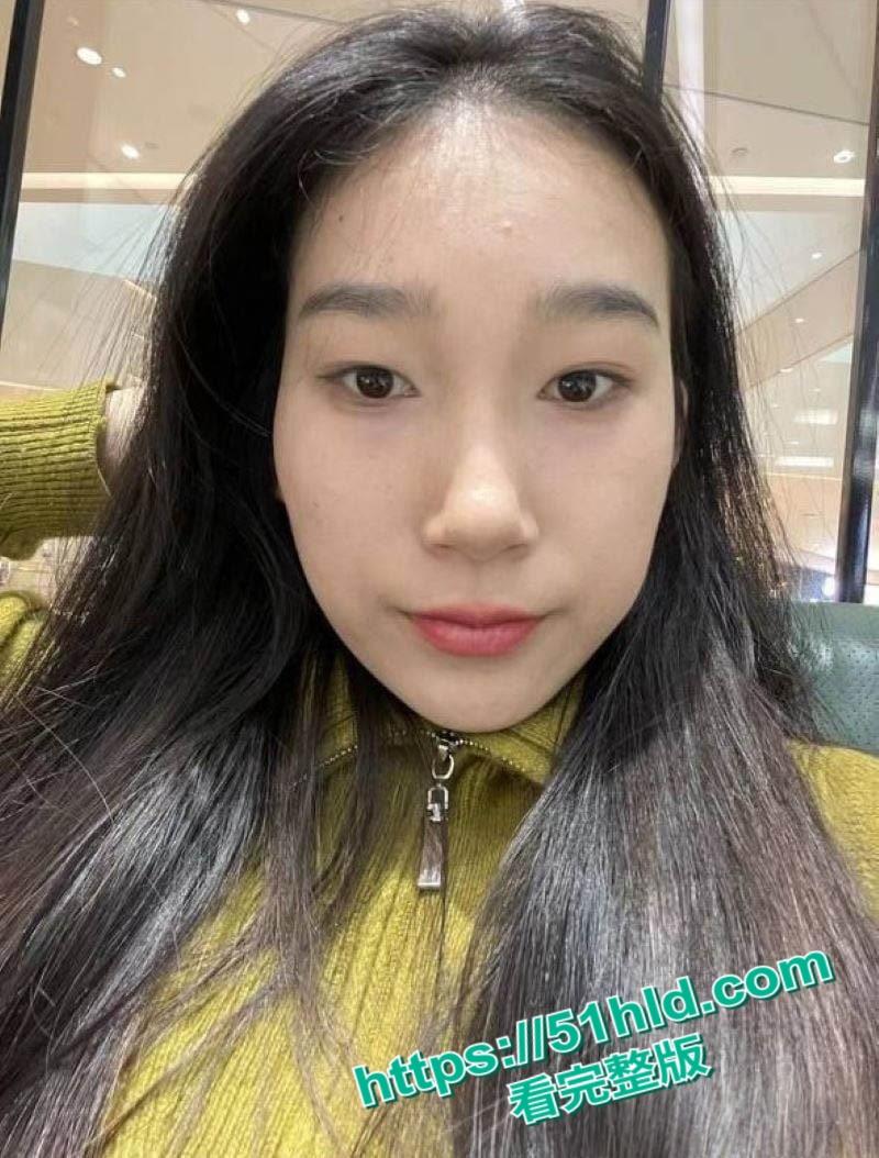 安徽刚毕业少女【刘晓艳】性爱视频曝光，被渣男玩弄一年，裸聊口交自慰样样精通淫荡十足！-1