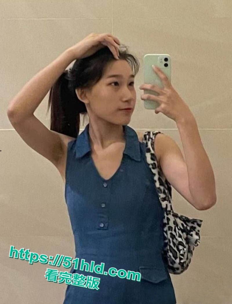 安徽刚毕业少女【刘晓艳】性爱视频曝光，被渣男玩弄一年，裸聊口交自慰样样精通淫荡十足！-2