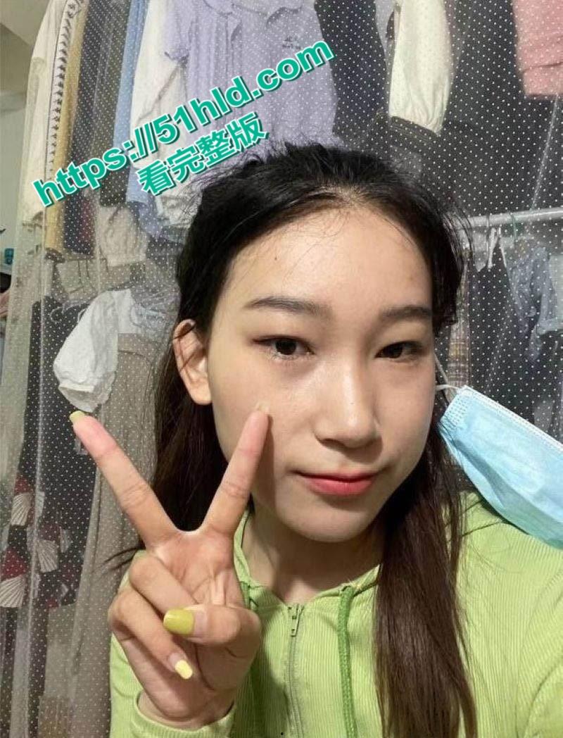 安徽刚毕业少女【刘晓艳】性爱视频曝光，被渣男玩弄一年，裸聊口交自慰样样精通淫荡十足！-4