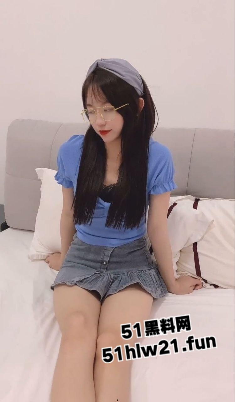 超美玉女91女神【不见星空】火遍全网性感嫩妹,穿性感包臀裙秀修长美腿和口活技巧,肥美翘臀后入太刺激了。-1