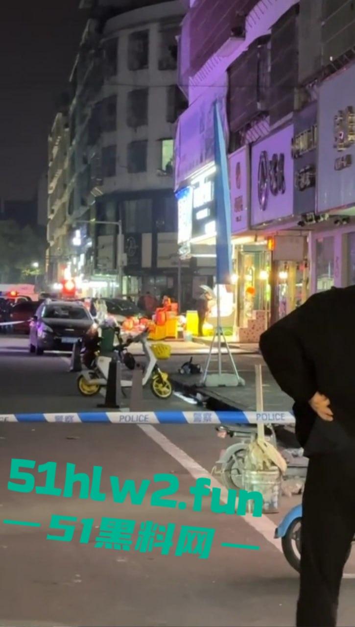 广东揭阳二奶街突发血案,男子美容店内行凶捅店长后自残,警察现场处理成瓜友焦点!-11