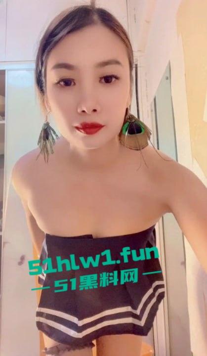 舞艺吧极品骚女【媚娘】开裆黑丝怼拍顶逼热舞,跪抖蜜臀阴户全开,母狗属性大爆发。-8