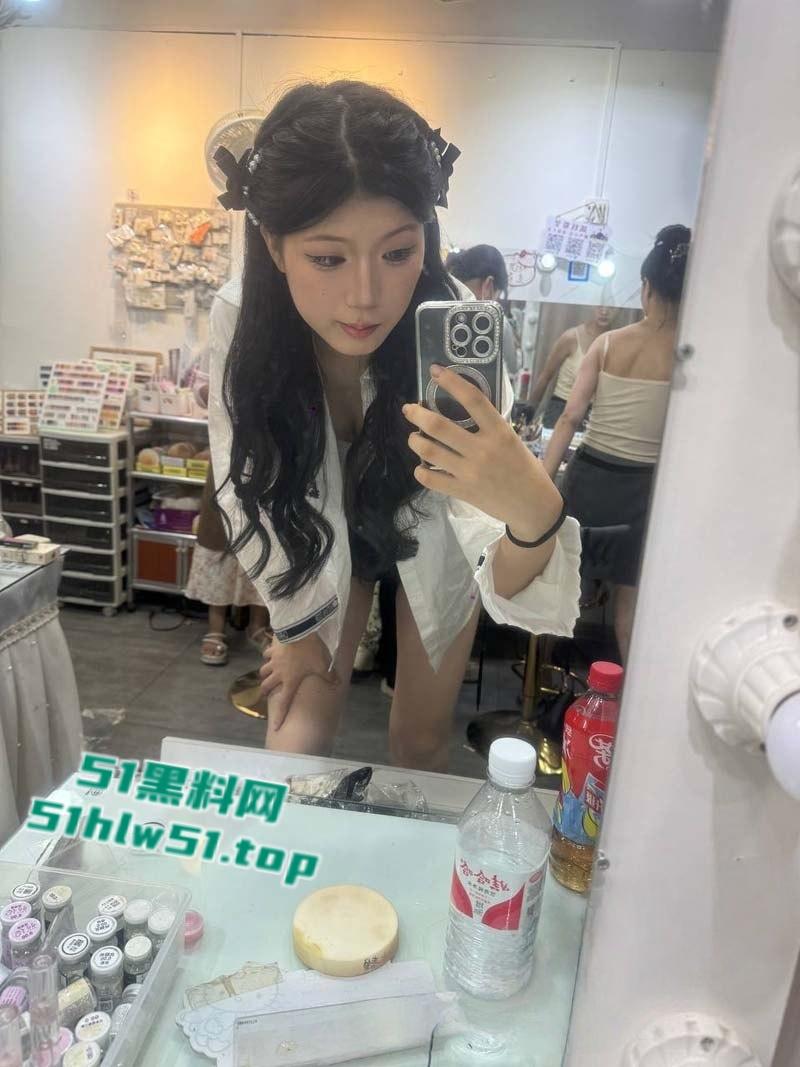 广西桂林【伍凌慧】做爱视频爆出，大奶喷水尤物裸聊自慰被金主高价包养，没想到大哥竟然有艾滋病！-7