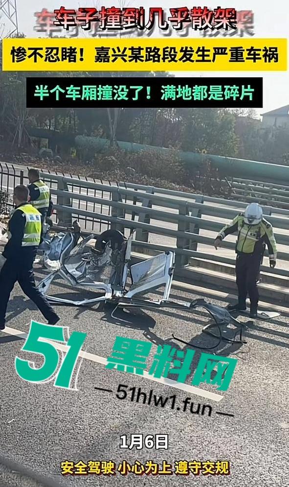 网传视频浙江桐乡屠甸车祸,疑似辆车开斗气车相撞一死一伤,面包车直接粉碎半个车厢消失。-16