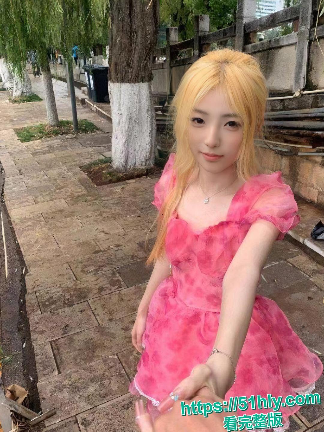 吉林师范学院22级女大学生吕佳慧为了奢靡生活 出卖自身换奢侈品 沦为金主小母狗-2