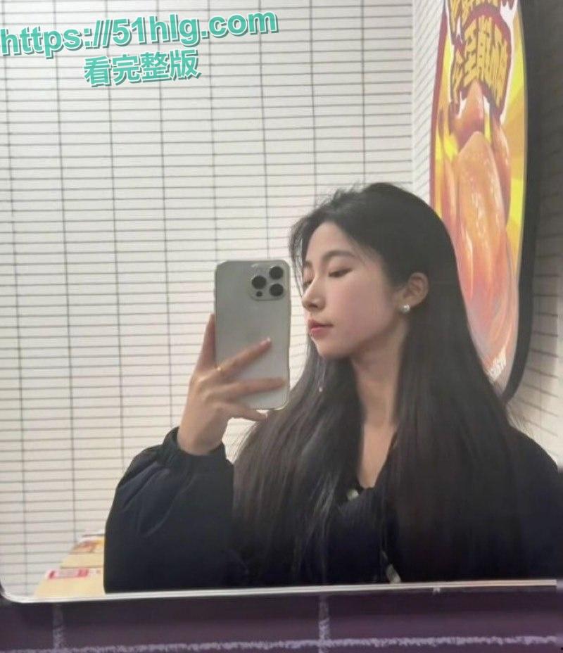 【长沙】医科大学大四学姐【徐雯雯】与男友分手被曝！极品身材人间尤物，嘴叼内裤淫骚自慰，娇喘呻吟无比诱人-1