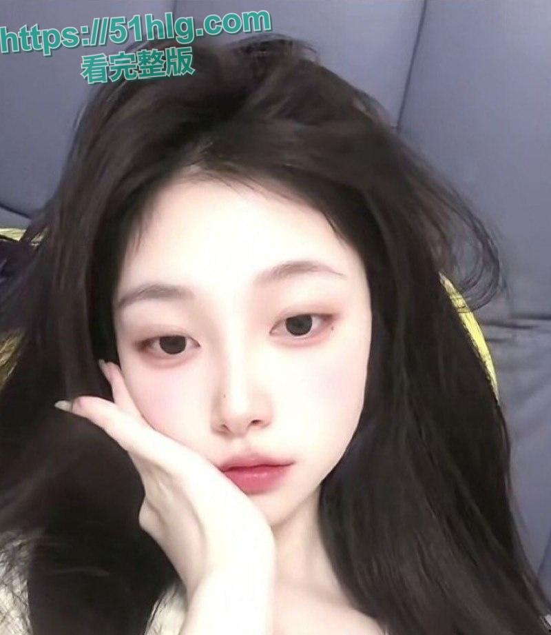 【长沙】医科大学大四学姐【徐雯雯】与男友分手被曝！极品身材人间尤物，嘴叼内裤淫骚自慰，娇喘呻吟无比诱人-4