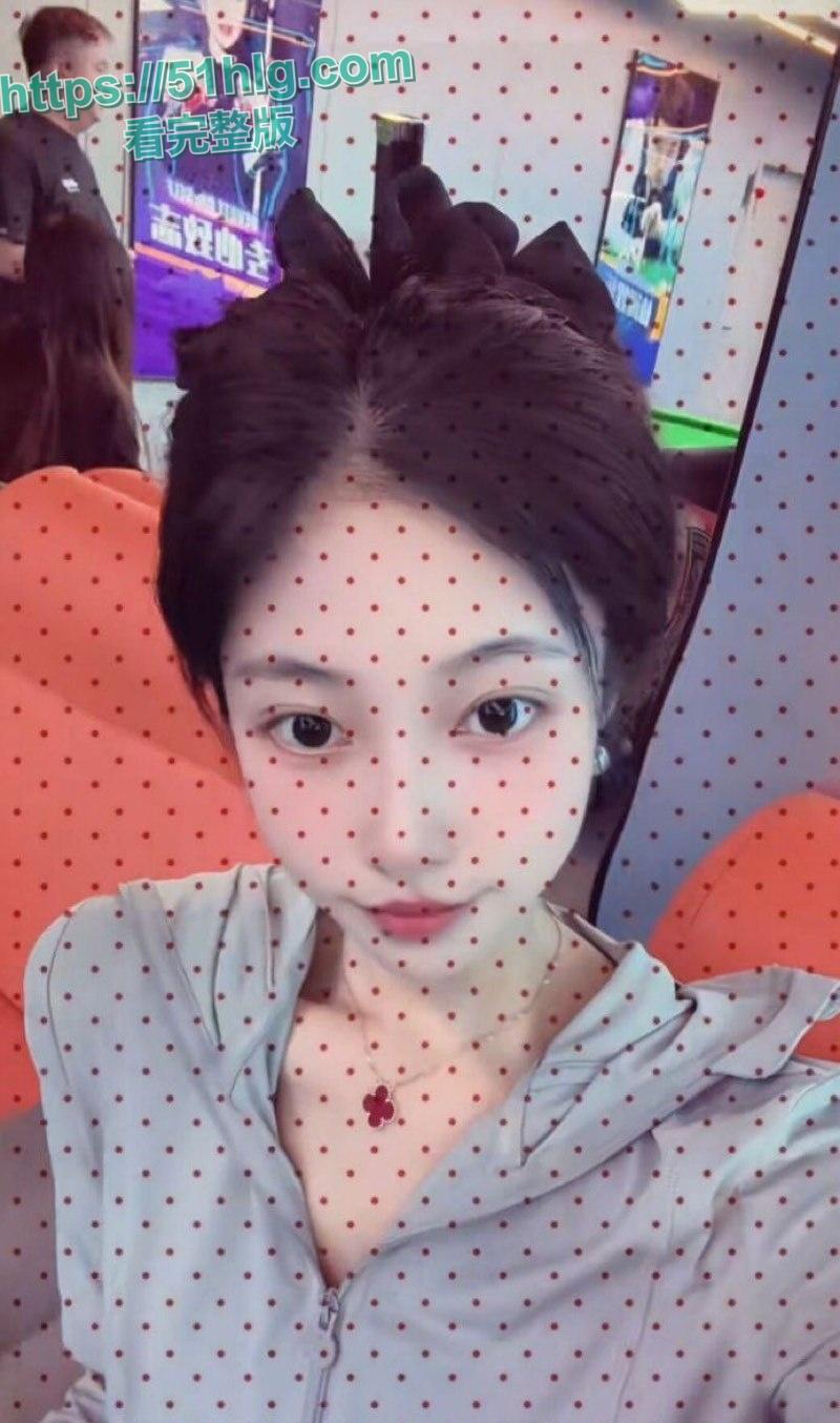 【长沙】医科大学大四学姐【徐雯雯】与男友分手被曝！极品身材人间尤物，嘴叼内裤淫骚自慰，娇喘呻吟无比诱人-8