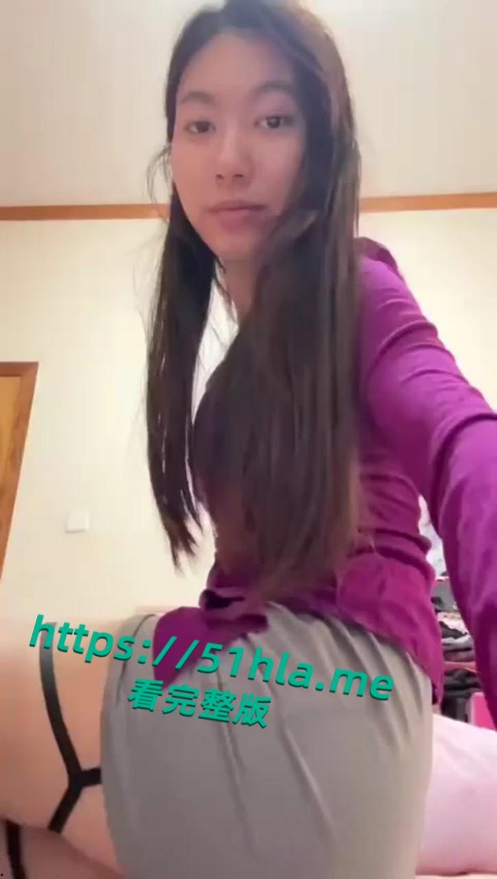 抖音极品网红【Loioeei】做爱视频流出，各种制服展示诱人身材，翘臀撅起嫩逼被后入疯狂爆操！-4