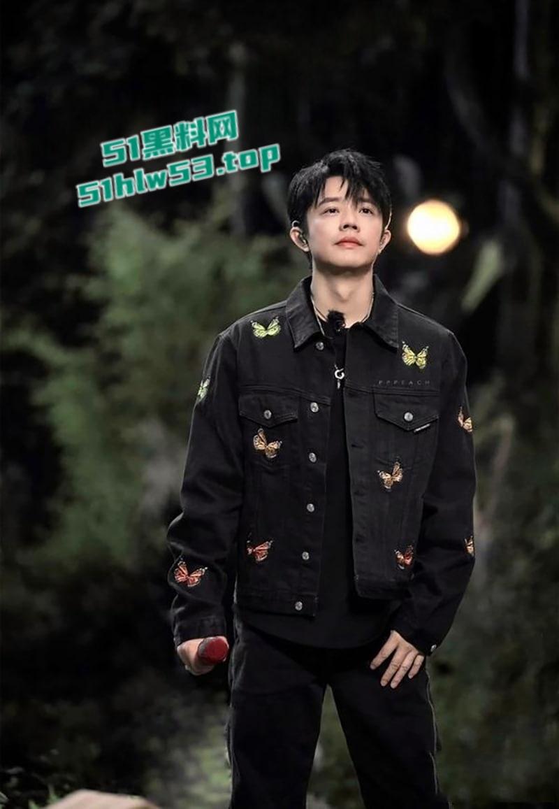 凤凰传奇男歌手【曾毅】性爱姿势手表登热搜，自曝曾殴打女工作人员，把人当猴耍，全网热搜点燃舆论火焰！-1