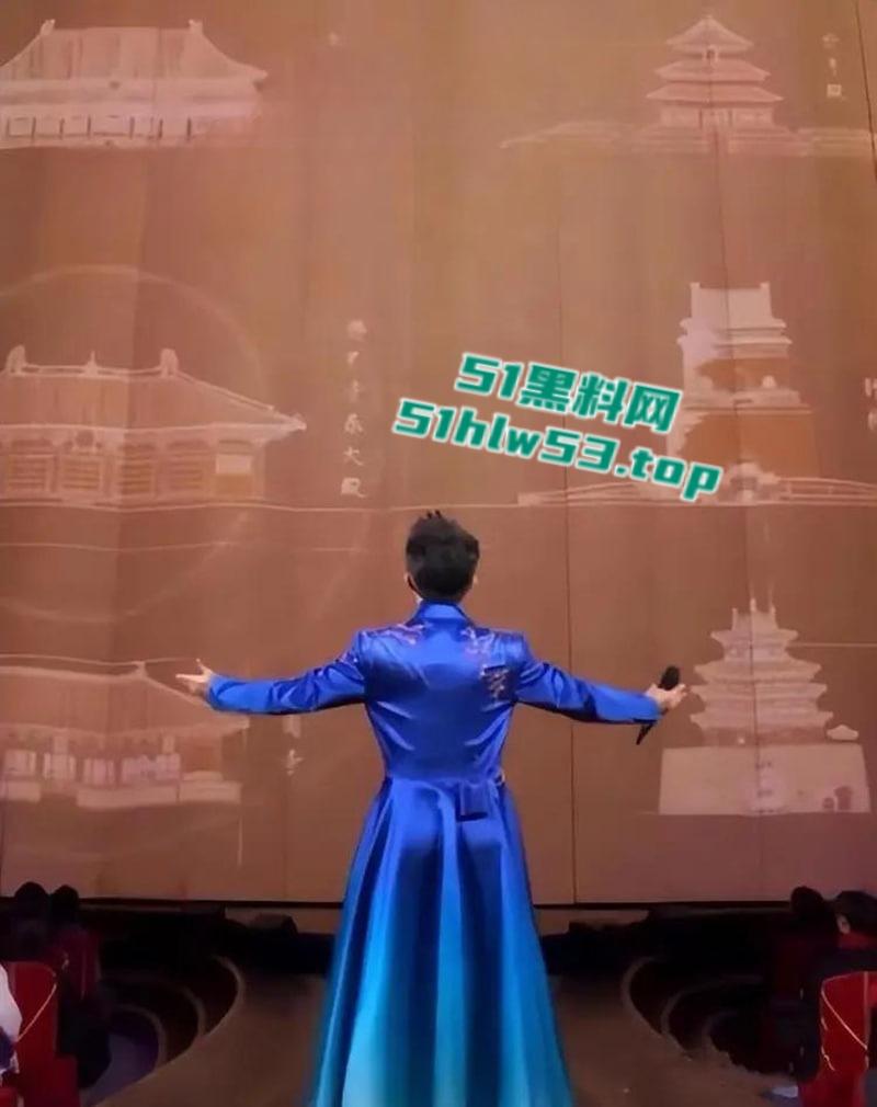 凤凰传奇男歌手【曾毅】性爱姿势手表登热搜，自曝曾殴打女工作人员，把人当猴耍，全网热搜点燃舆论火焰！-3