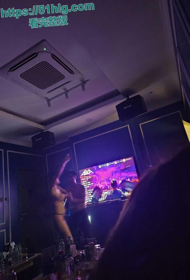 【北京】天上人间VIP包厢淫乱视频曝光！权贵乐园荒淫无度，美女公主全裸爆操，两男三女全场嗨翻-9