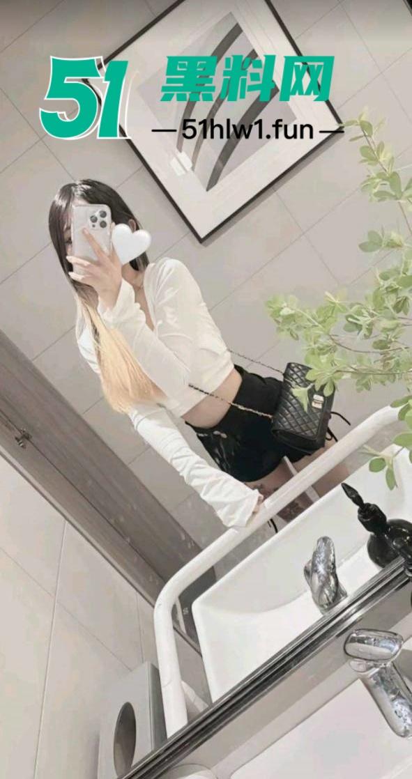 Tiktok高颜值擦边博主【林美珍】酒吧被捡尸事件,大神自曝激情啪啪视频吸引眼球。-7