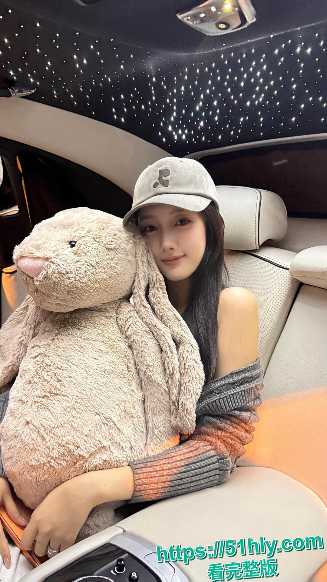 吴亦凡事件女主 都美竹 新恋情曝光 献身京圈50岁灰产大佬 三里屯酒店激情交欢 性爱视频流出！-9