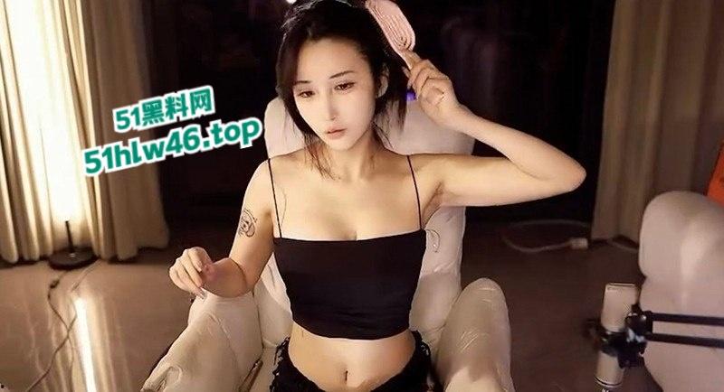 B站女神潇洒哥直播走光,巨乳抹胸冷艳女神竟当众换裤子,大秀性感完美身材老色批速来围观。-5