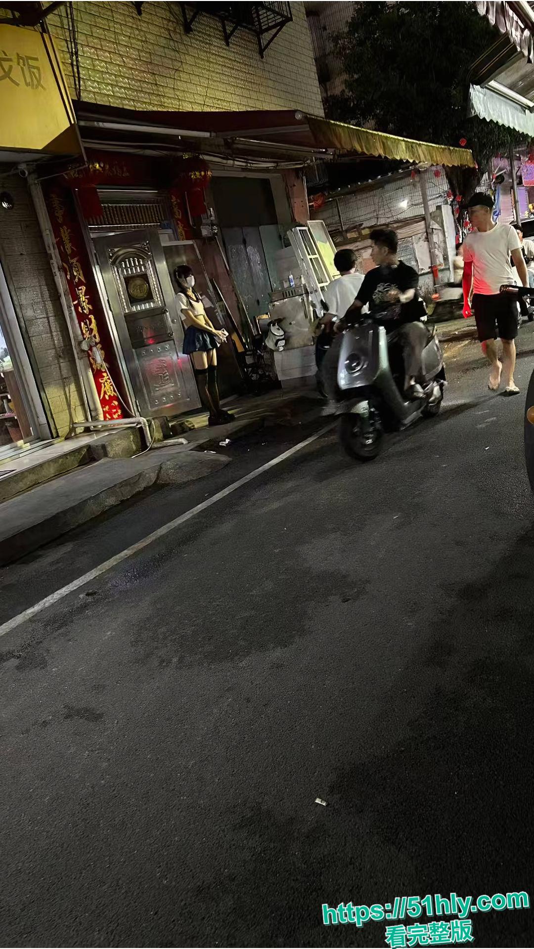 广西南宁青秀区埌西村二组 惊现200块钱最美站街女 扶贫全程实录流出！-3