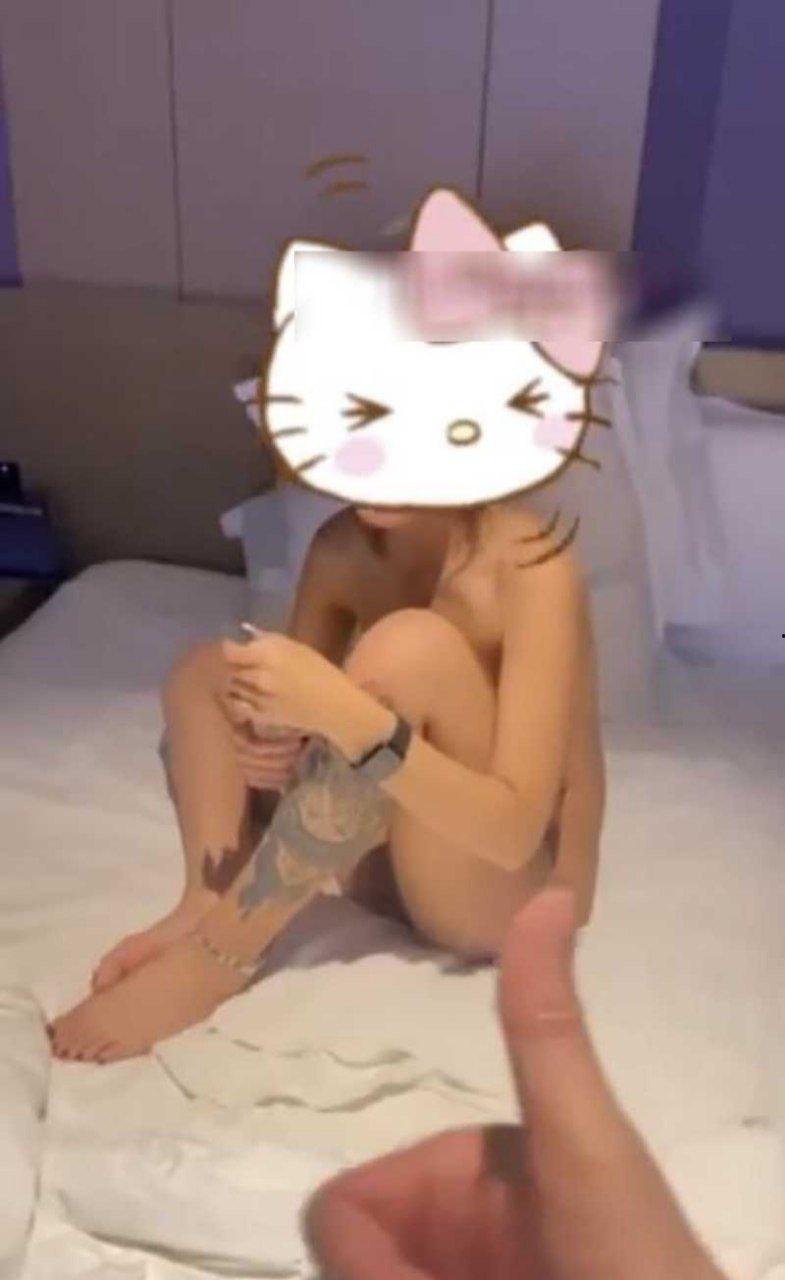 抖音33岁大叔 啊瓜满街跑 03年模特女友调教成小母狗 尿液精液糊满脸尺度炸裂！-12