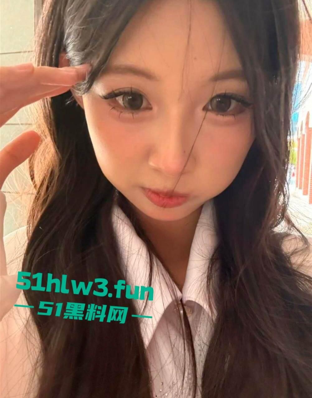 超性感大眼妹【刘亦欣】可爱颜值长腿反差婊,萝莉脸御姐身性感尤物修长美腿超诱人,做爱私拍被渣男流出。-1