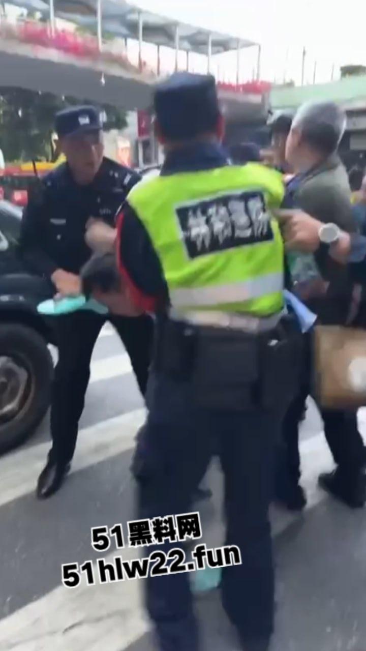 广东林和村警民冲突事件,贪官哄骗村民回迁十年依旧没有房产证,村民上访被警察殴打带走。-6
