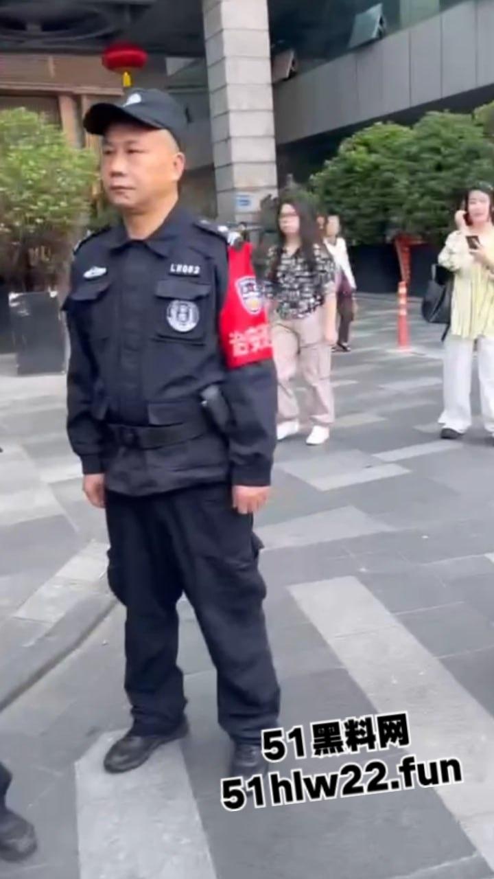 广东林和村警民冲突事件,贪官哄骗村民回迁十年依旧没有房产证,村民上访被警察殴打带走。-7