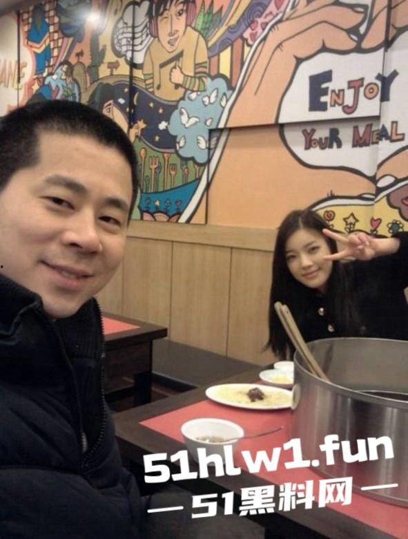 陈建斌在韩国撞脸约炮大神,影视行业做贡献与神似李小璐女友自拍小视频遭流出曝光。-4