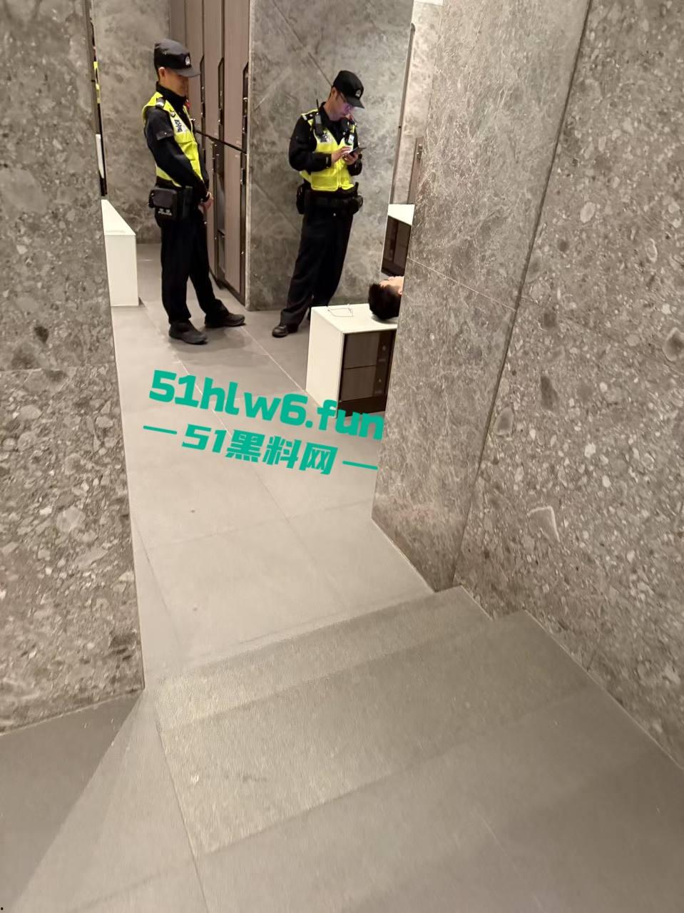 老肥婆诬陷健身小哥对她图谋不轨，小哥却自称是0对母性毫无性趣直接气得大妈报警。-7