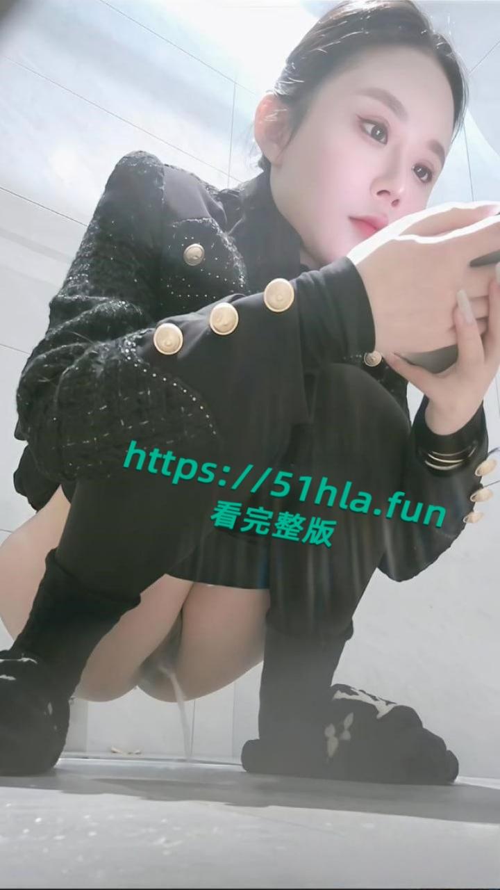 精选女厕偷拍，各类型高颜值小姐姐露脸放尿，脸穴同框特写翘臀白虎一线天全曝光！-6