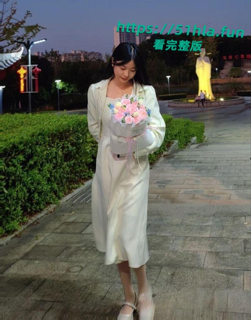 江西抚州英语教师【Jessica】不雅视频曝光，白嫩大奶被不停揉捏，肥臀嫩逼紧裹肉棒淫荡十足！-3